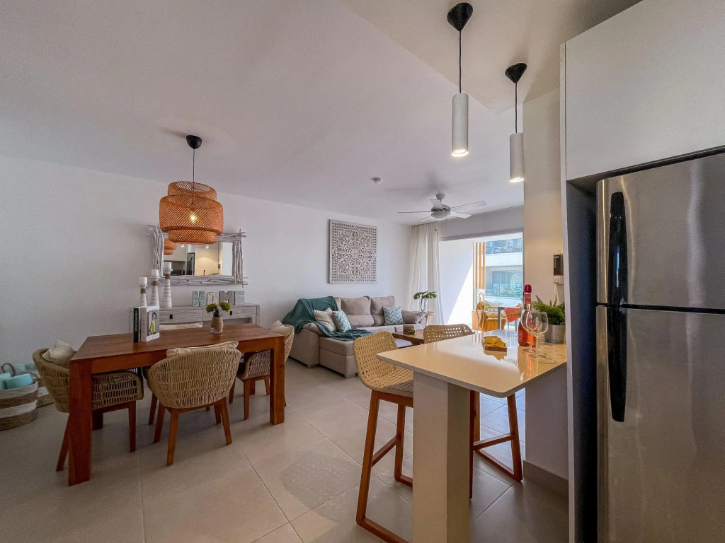 Gorgeous apartment steps from the beach.  B3
