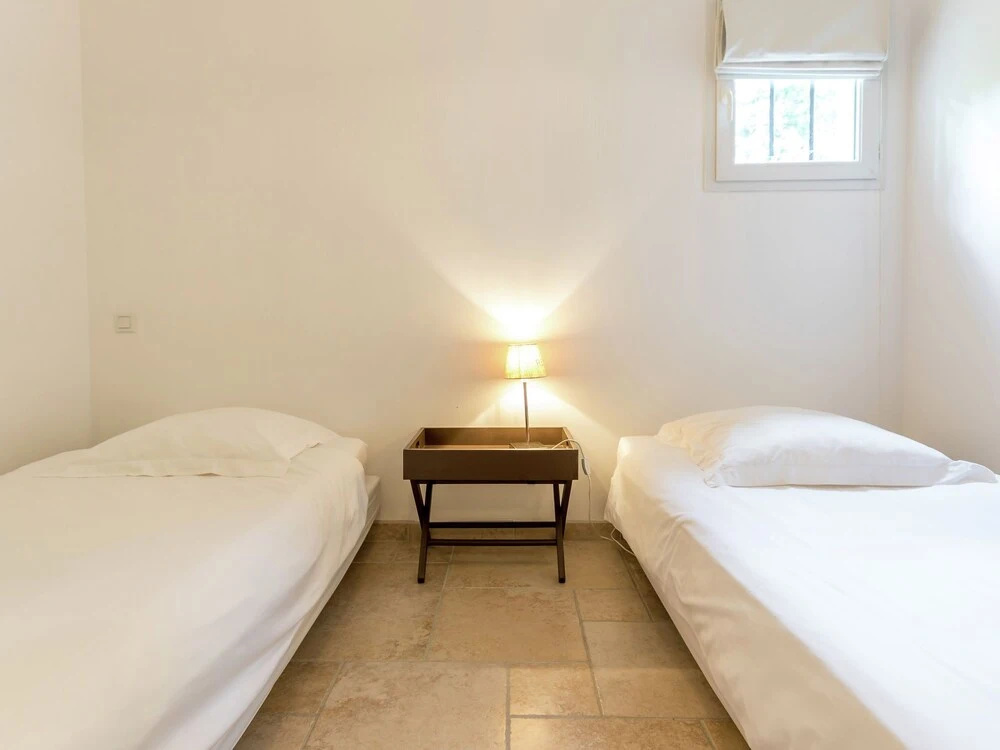 Luxury Apartment for six People in Residence in the Heart of Provence