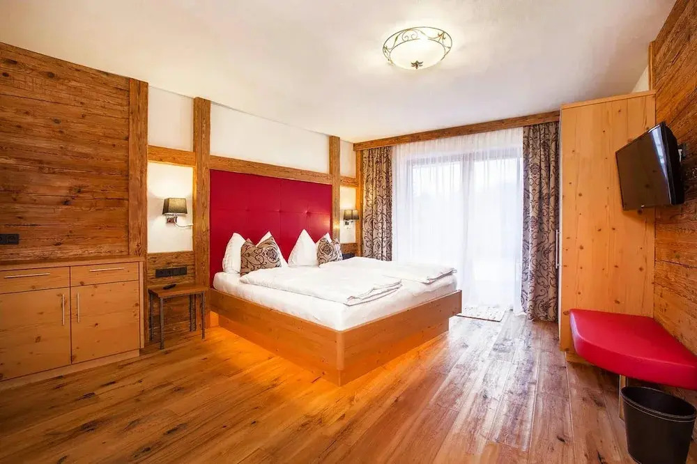 Chalet in Konigsleiten With Mountain Views & Spa