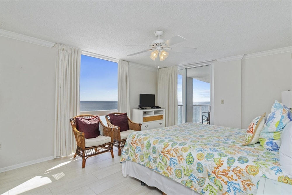 Shoreline Towers 1111 3 Bedroom Condo