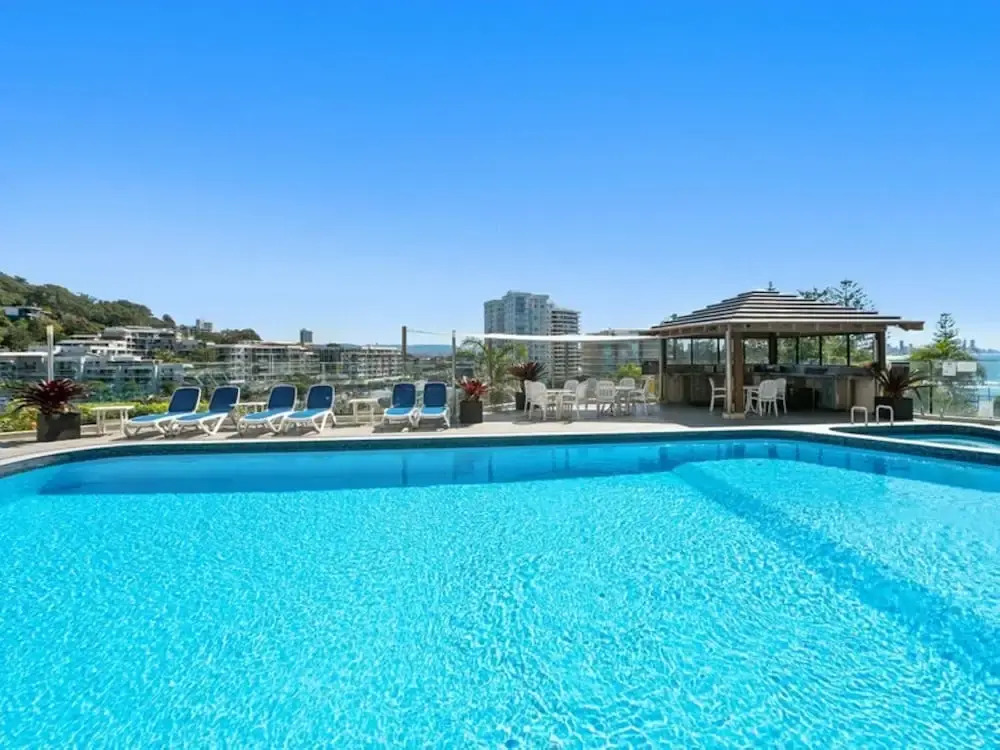 Burleigh Headland 2 Bedroom Stay, just a stones throw from the beach!