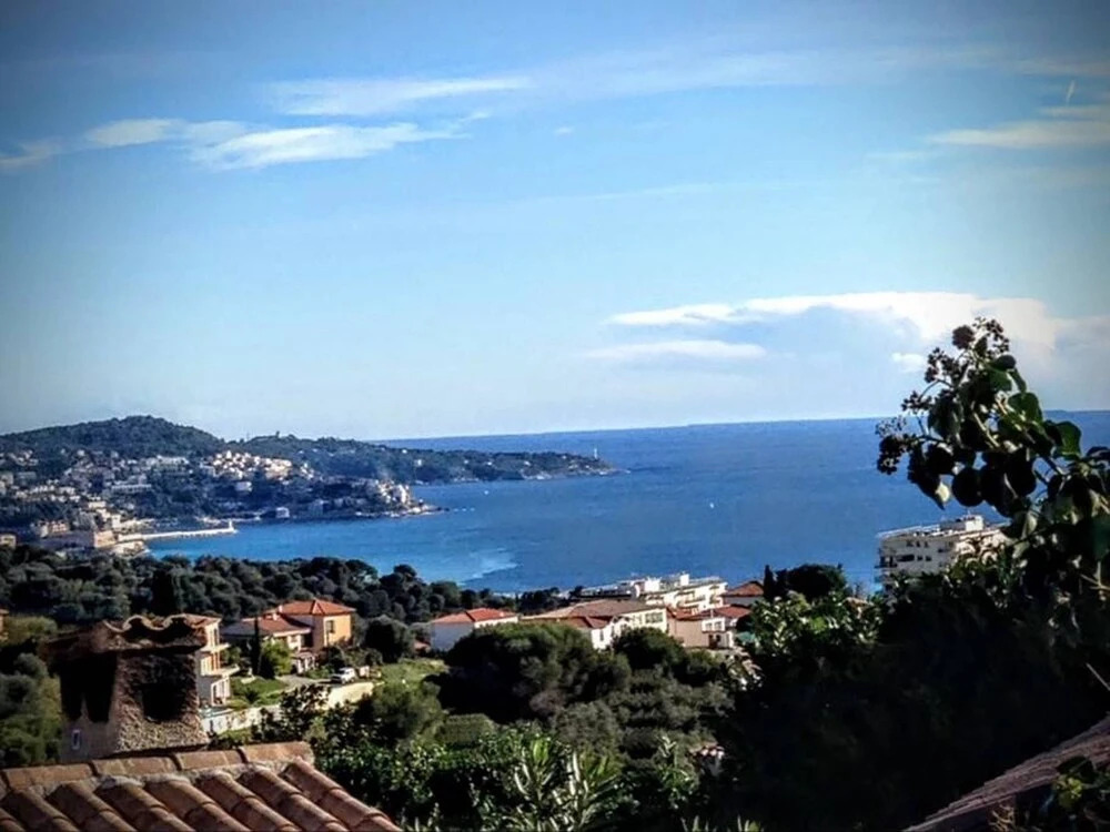 A Gorgeous, 2-bedroom Apartment in a Villa With Beautiful sea View and