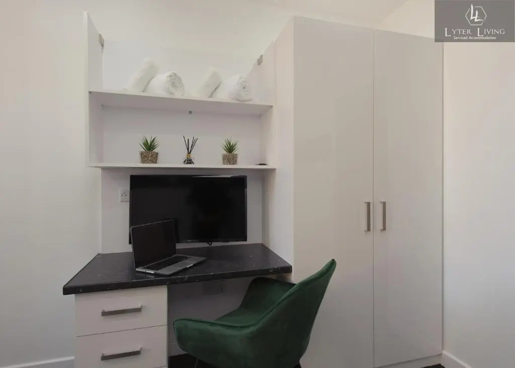 Studio Apartments by Lyter Living Desks & Wifi - Monthly Stays Available