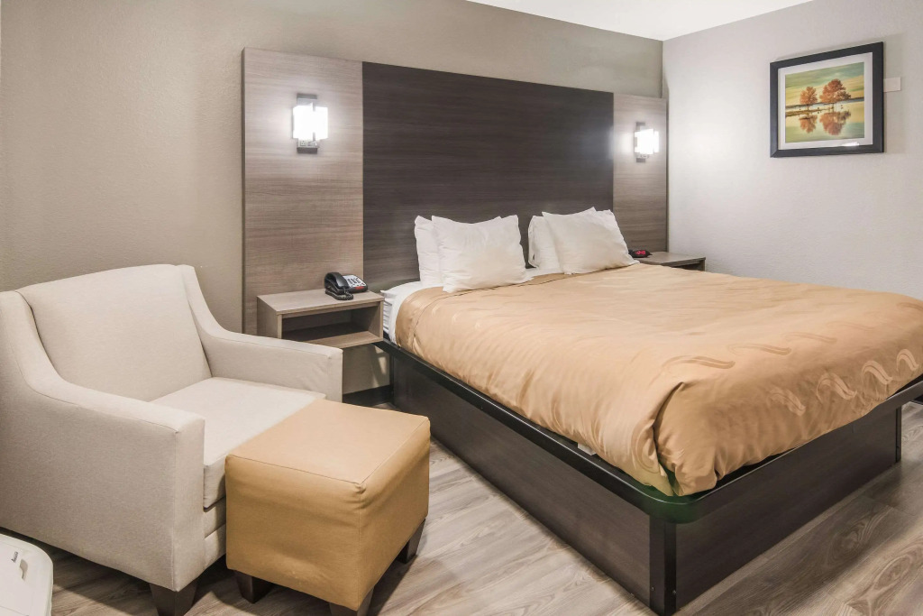 Quality Inn & Suites Fort Worth - Fossil Creek
