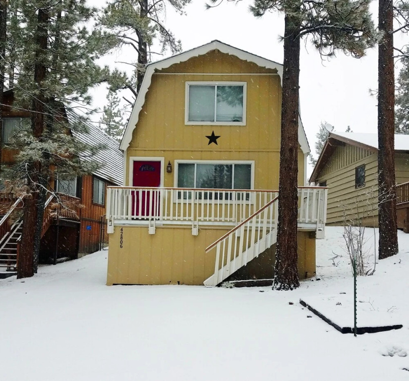 Cabin In The Pines - A Cozy Home Among The Pines With Hot Tub, Bbq, Fenced Yard! 2 Bedroom Home