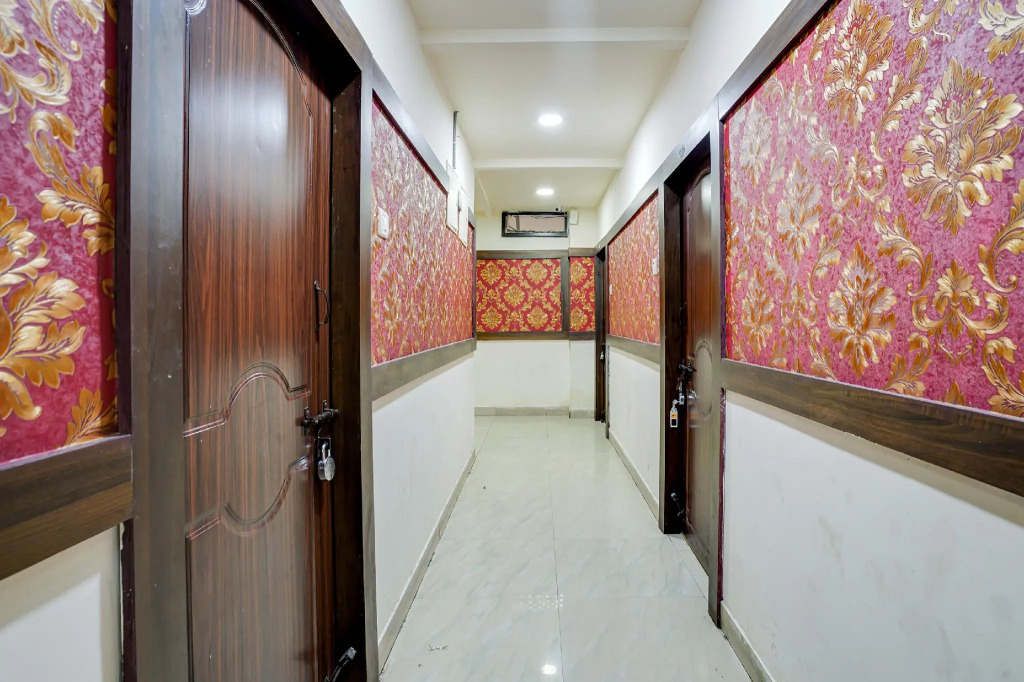 OYO 40870 Hotel Sai Seven Hills Residency