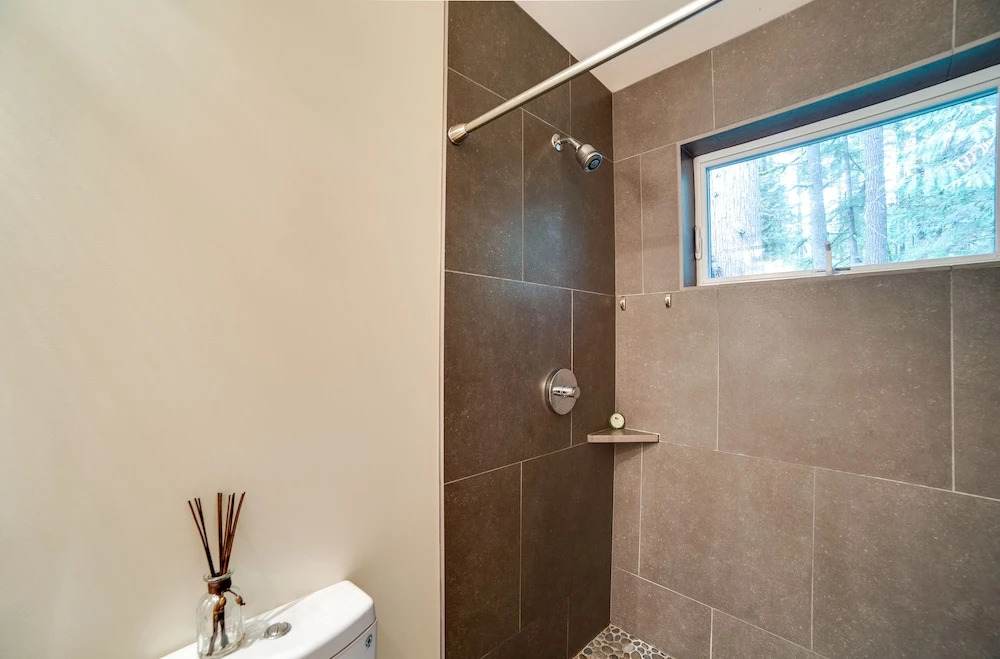 Glacier Springs Cabin #42 - Modern and Rustic All In One...For You and Fido Too!