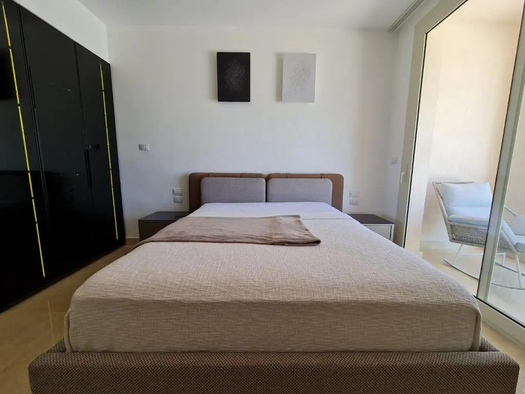 Seaview 3 BR with Beach & Pool access BBQ in Mangroovy