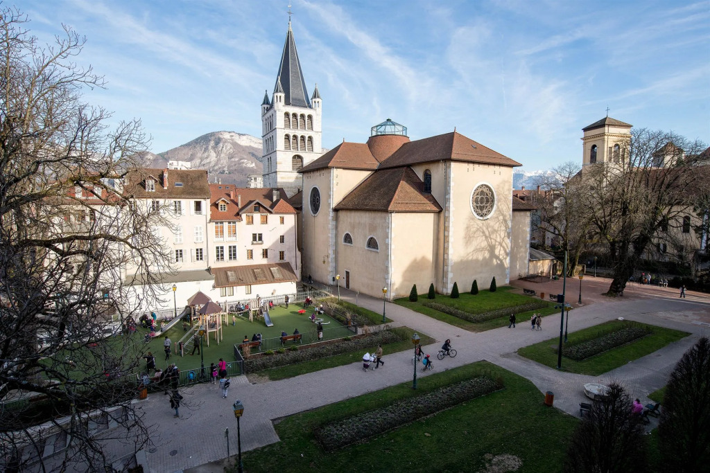 ROYAL Annecy Apparthôtel