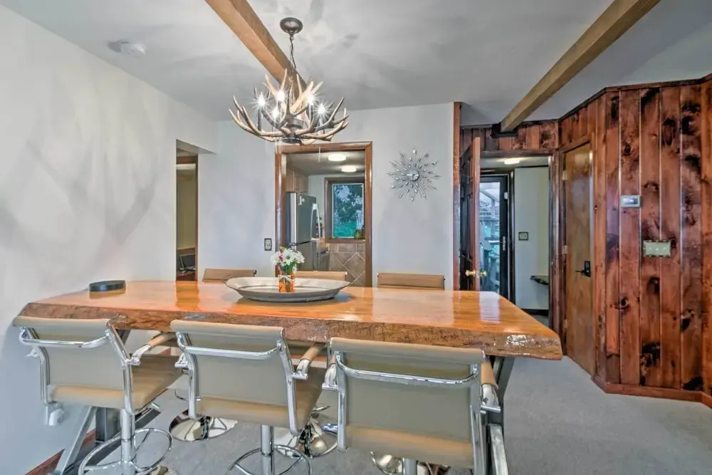 All-season Base w/ Views in Beech Mountain!