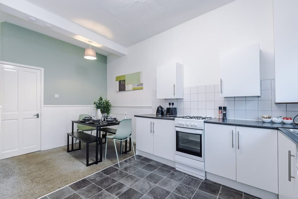 Spacious Home Ideal for Contractors Sleeps 7