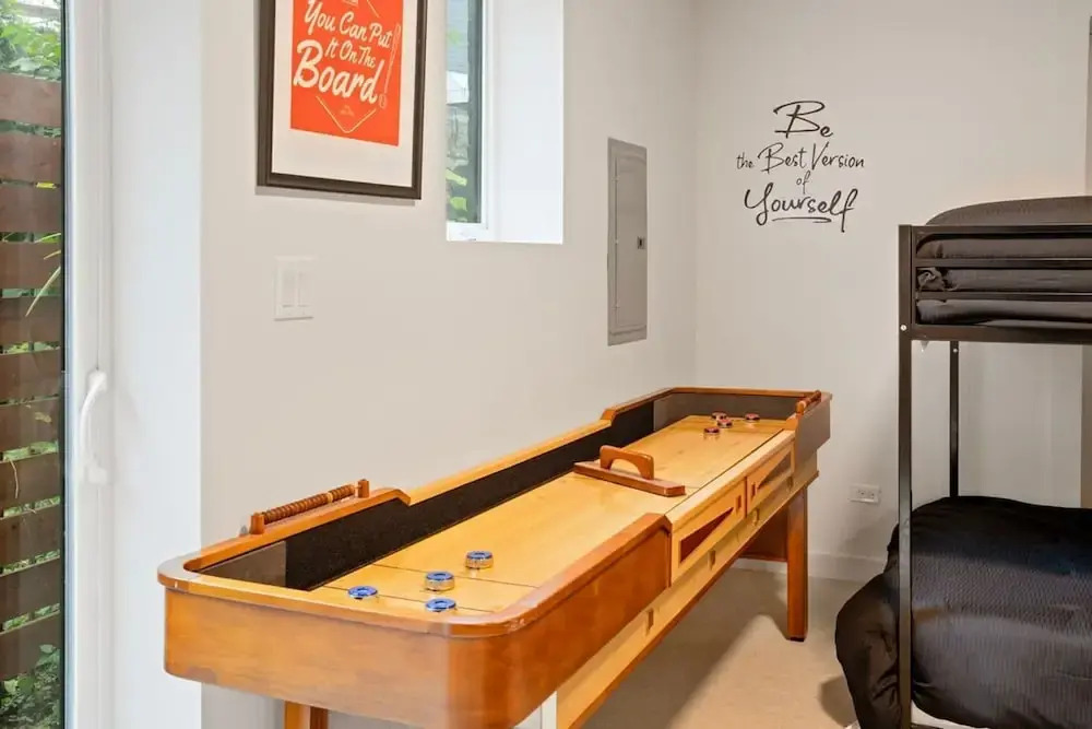 Chic 4-bedroom Haven Designer s Dream Home