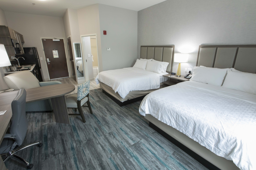Magnolia Bay Hotel & Suites