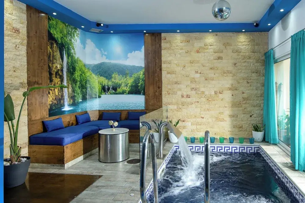 Krousonas Mountain View Suite
