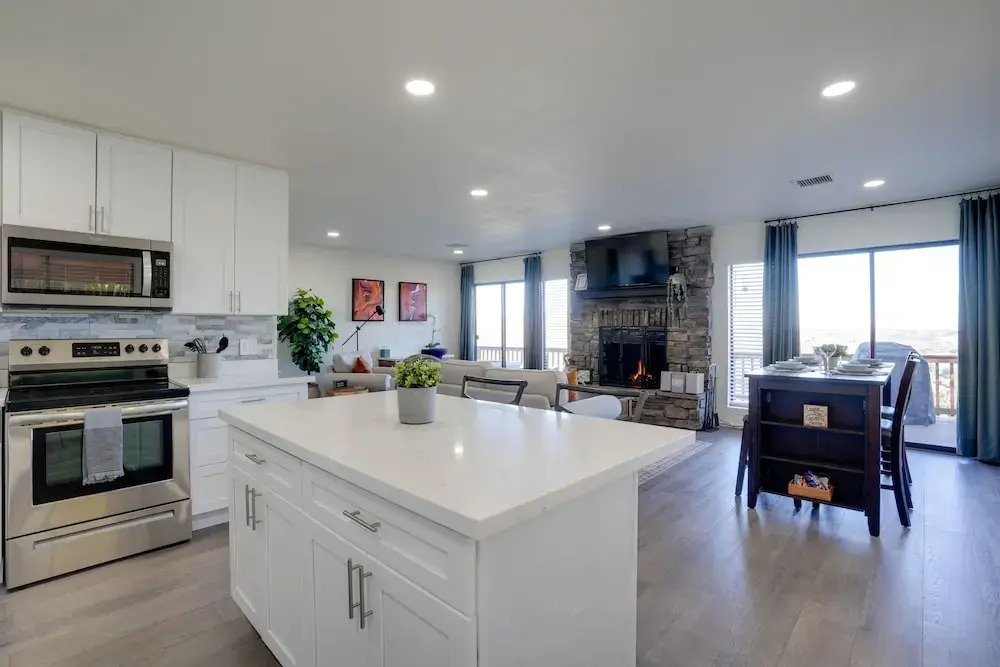 Hot Tub, Mountain Views: Scenic Prescott Home