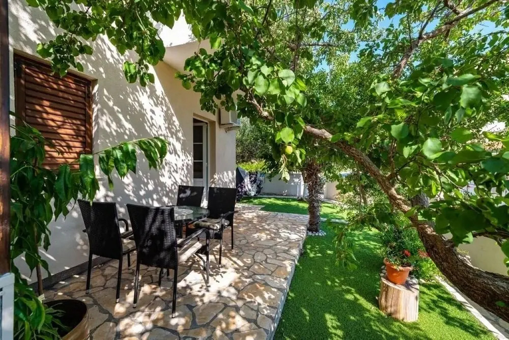 San - Comfortable and Great Location - A1