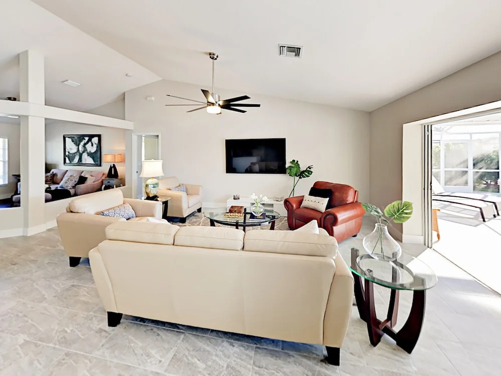 Chic Canalfront - 4 Br Home
