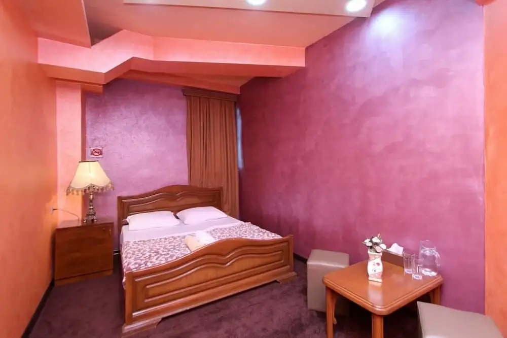 HOTEL N1