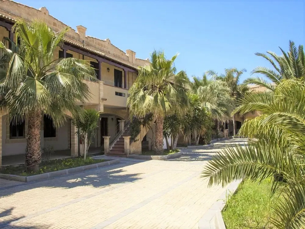 Spacious Aparyment in Campofelice di Roccella with Pool