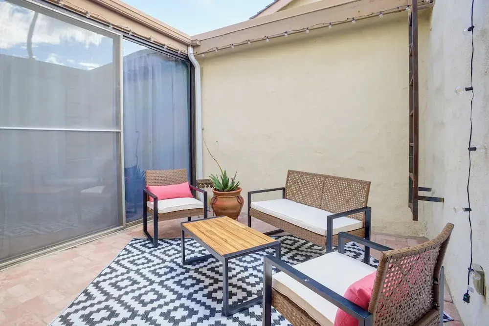 Palm Desert Condo w/ Patio & Golf Course Views