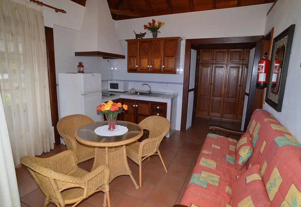 Corral de Payo Casita Blanca