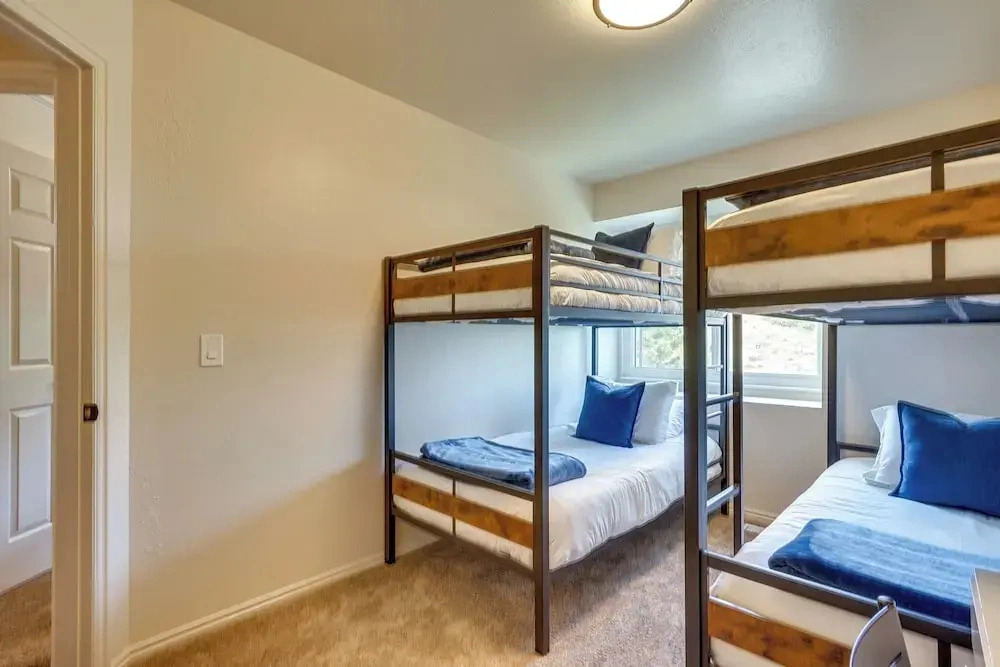 Mtn Views & Canyon Access: Cottonwood Heights Home