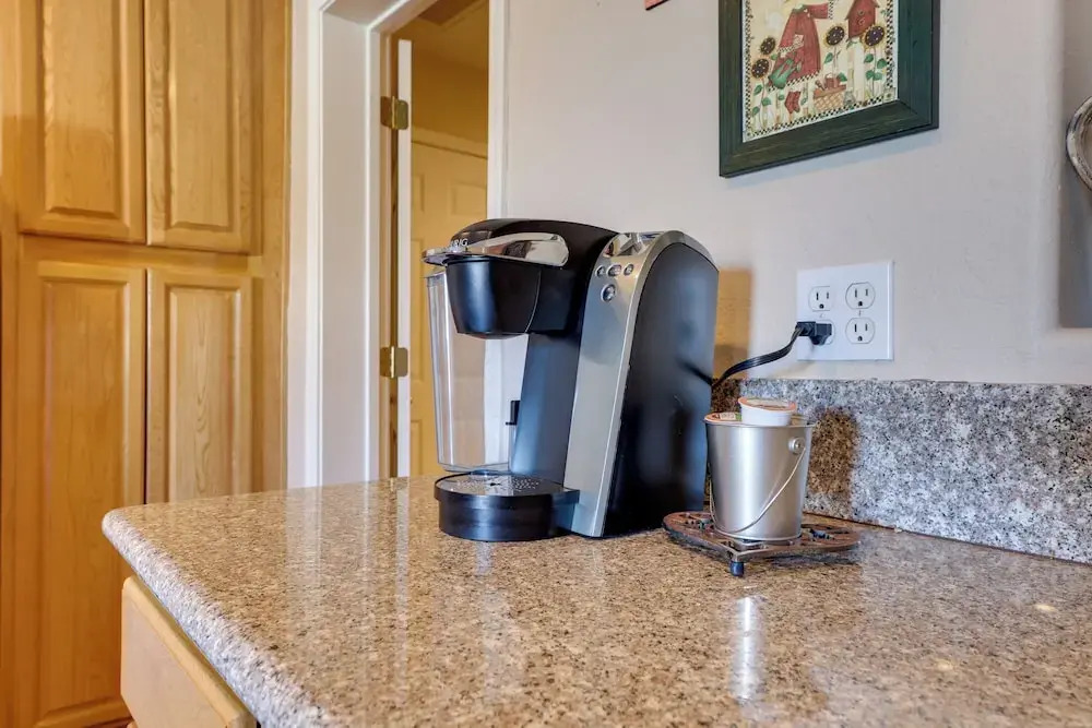 Near Parks, Shops & Eats! Bullhead City Casita