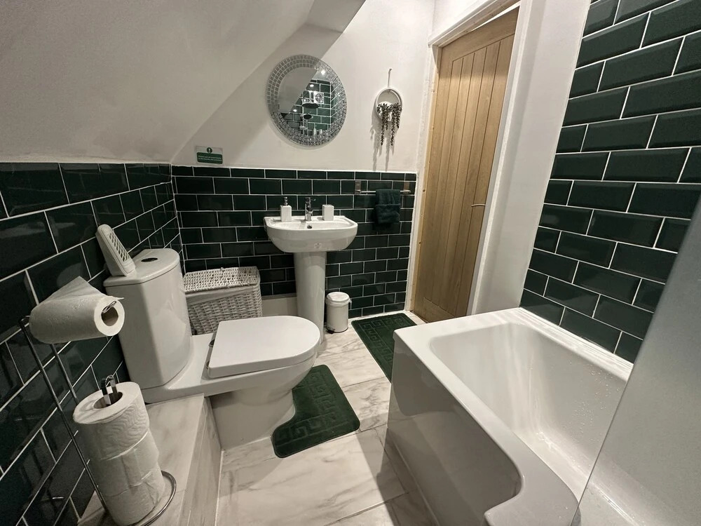 Charming 3-bed Home Minutes From City Centre