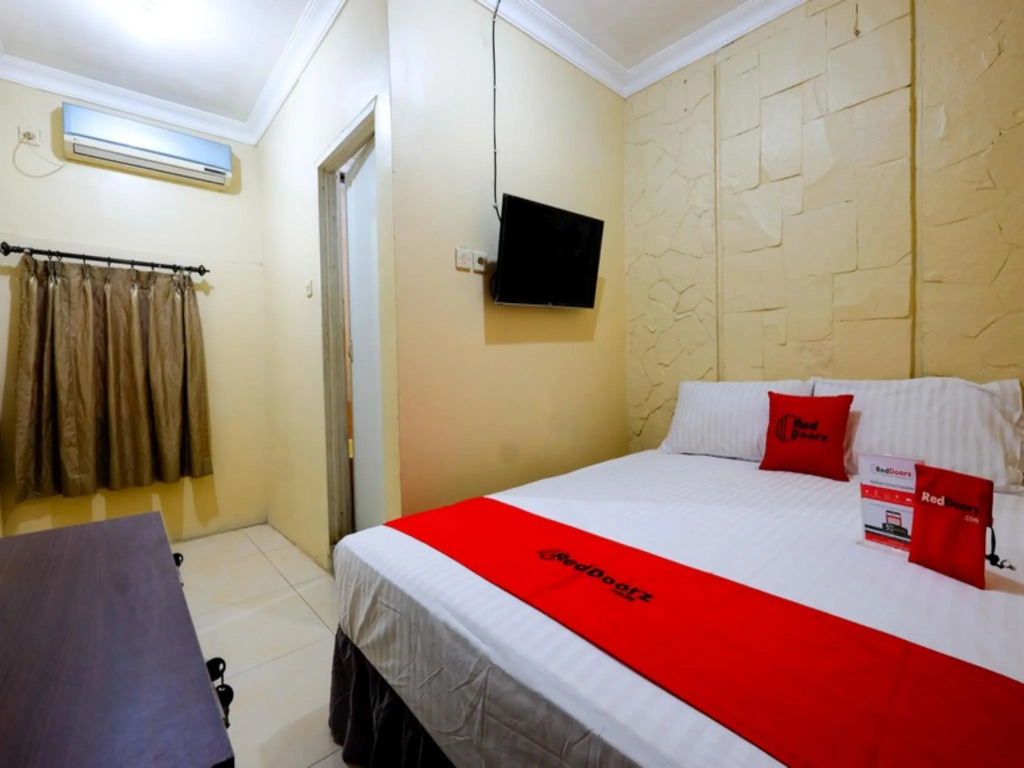 RedDoorz near Universitas Diponegoro Semarang
