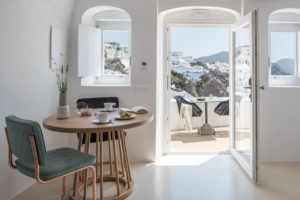 Cave Suite Oia