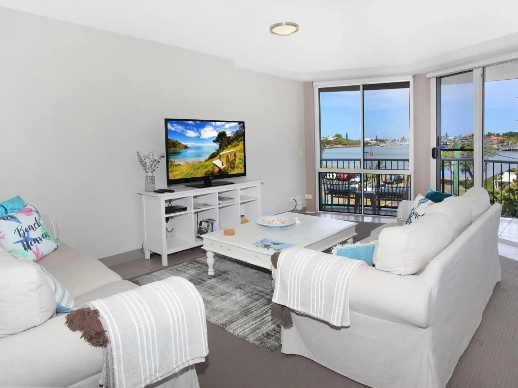 Broadwater Quays 5 - Three Bedroom Water View Apartment, only 2 blocks from Mooloolaba Beach!