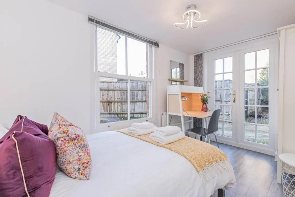 Oxford City Centre apartment with parking!