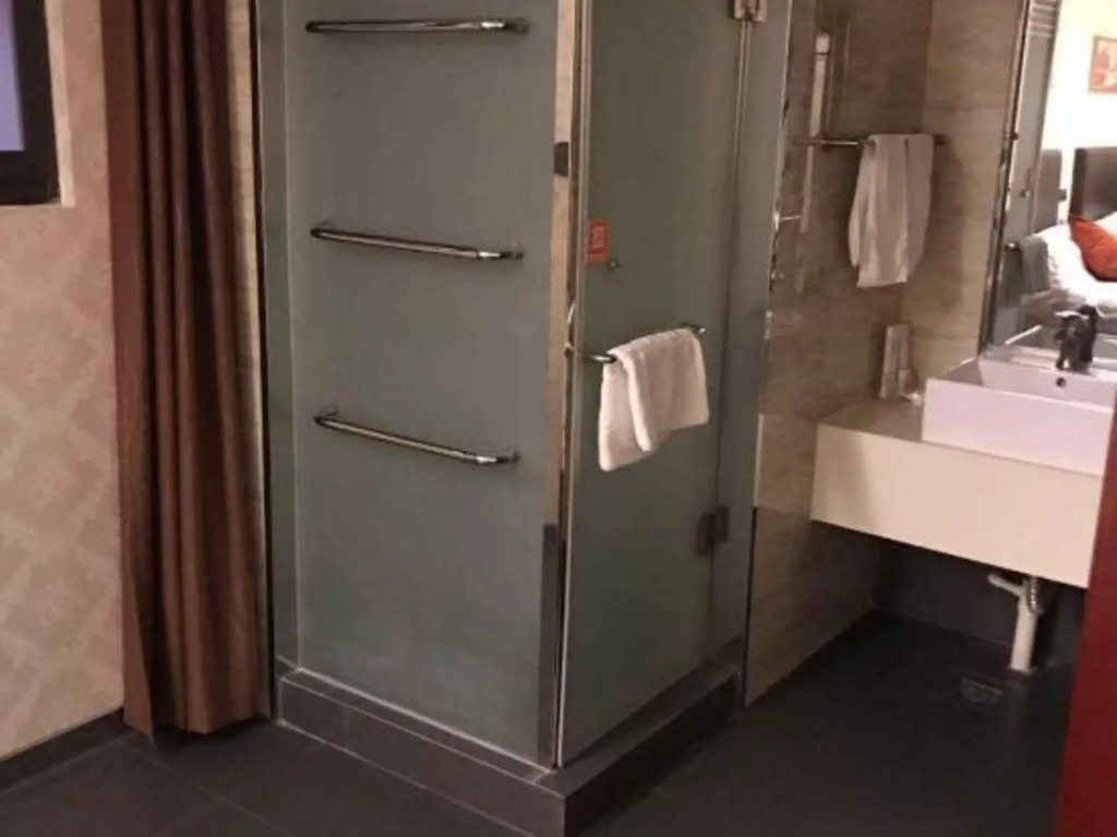 123 Jiman Chain Hotel (Shanghai Daning International Wuwei East Road Subway Station Branch)