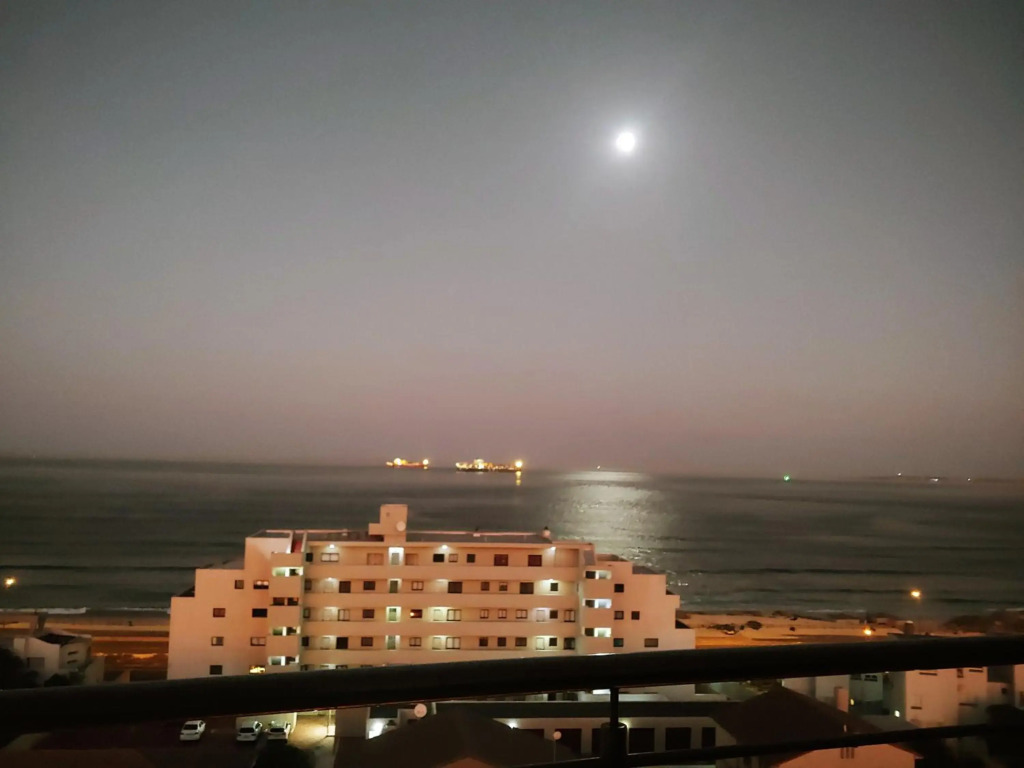 Oceanview Apartment -- Stunning view of Table Mountain & Atlantic Ocean