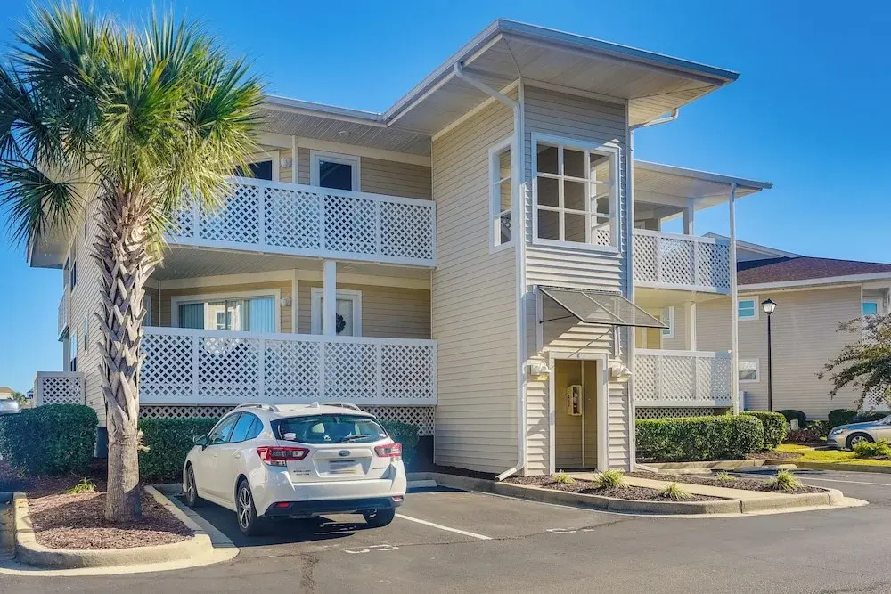 NMB Condo: Walk to the Beach or Use the Pool!