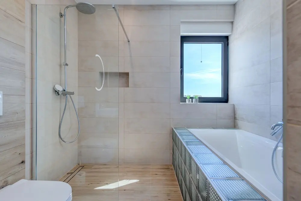 Luxury Villa Seven Seas with infinity heated pool by the sea in Ražanj
