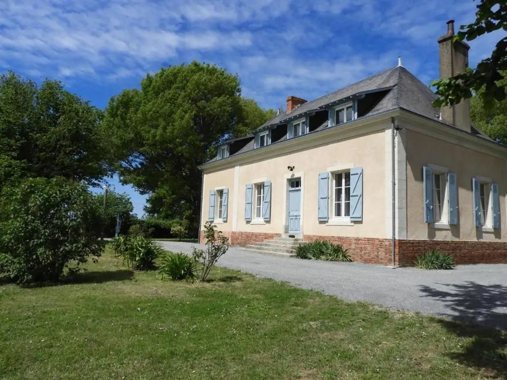 Gîte de charme au Mans, 4 chambres, grand jardin, terrasse, Wi-Fi, proche commerces - FR-1-410-318