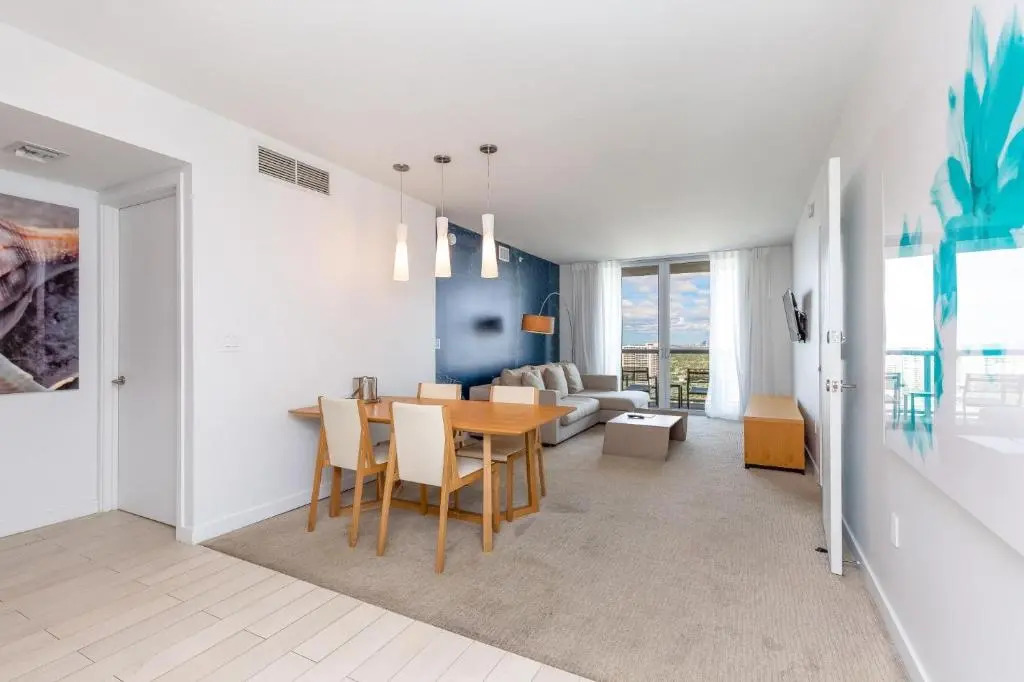 2/2 Miami - Panoramic views at Beachwalk Resort 27th for 6 guests by Ammos VR