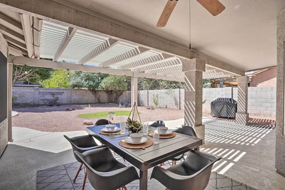 Pool, Putting Green & Furnished Patio: Phoenix Gem
