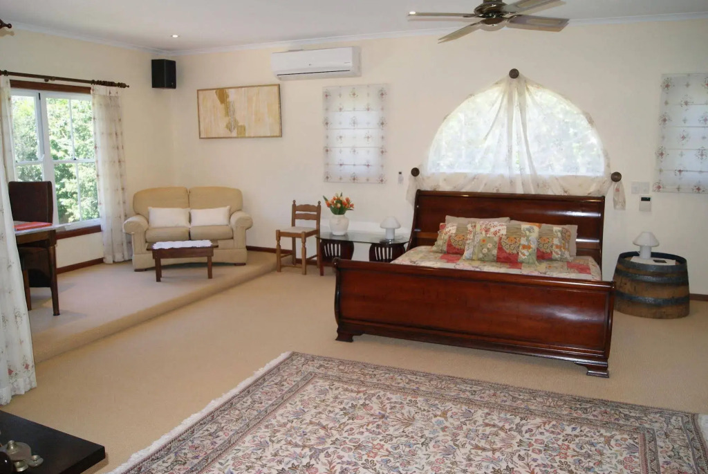 Kingfishers Manor