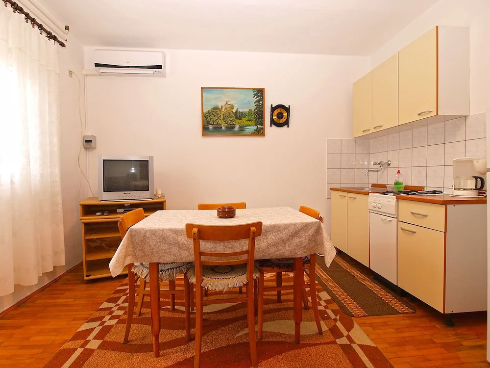 Apartment 359