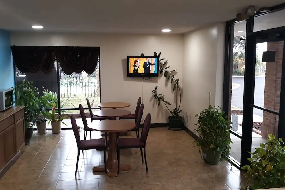 Super Value Inn