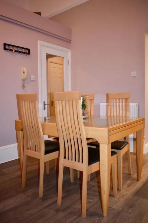 Stylish 2 Bedroom Georgian Apartment in City Centre