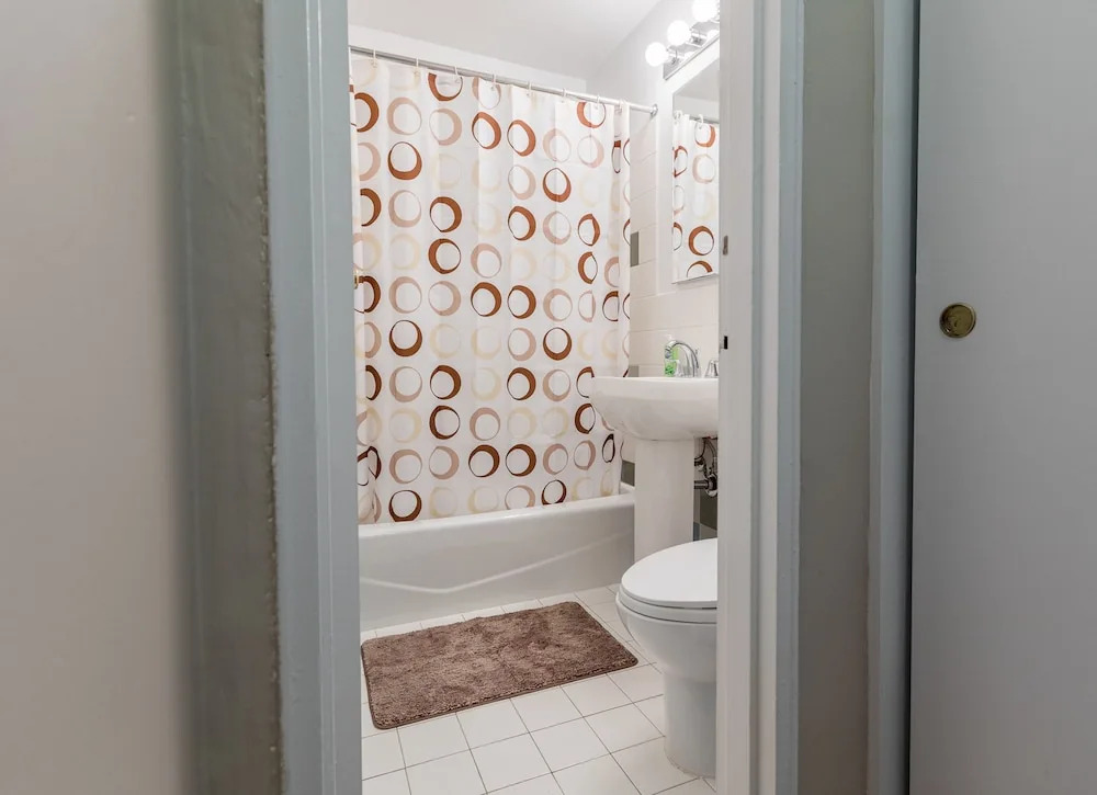 2 Bed Apt Ideally Located in UES of Manhattan