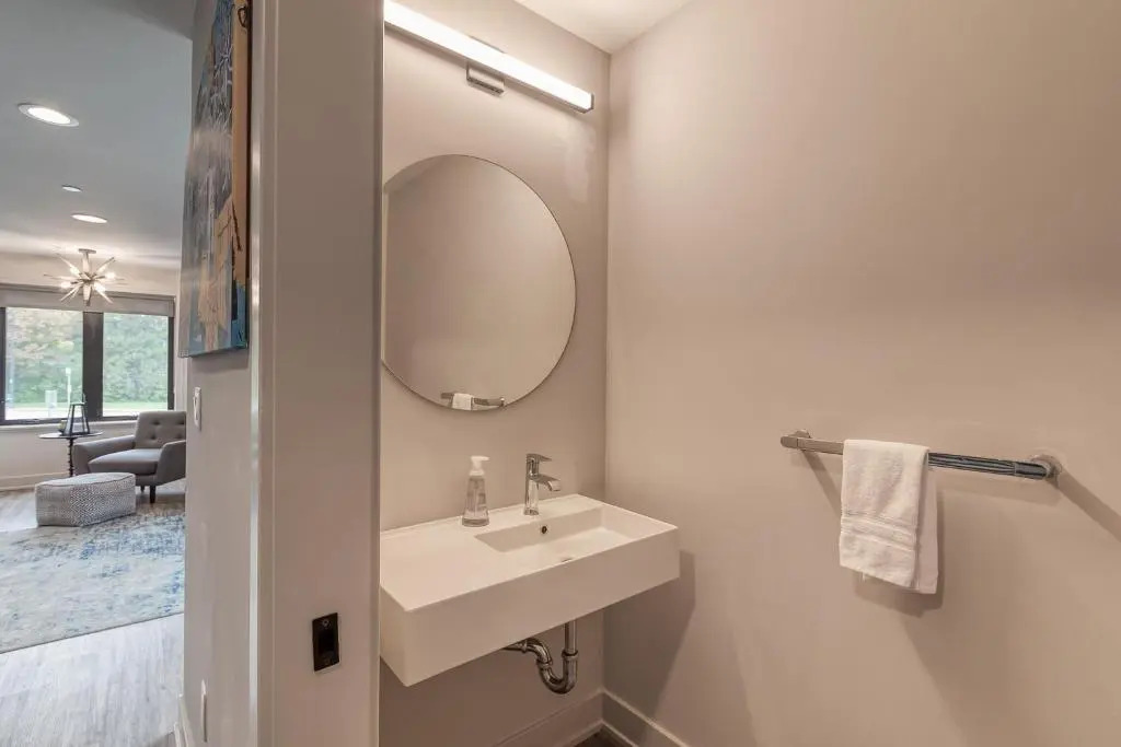 New Private Suite in Tech-enabled townhome