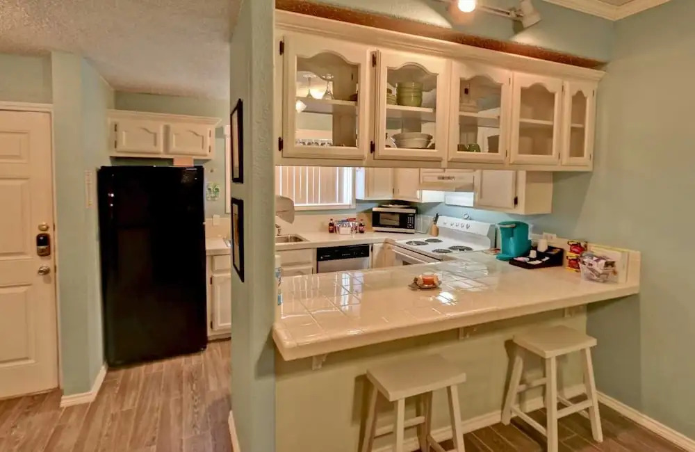 Dolphin 23 2 Bedroom Condo by RedAwning