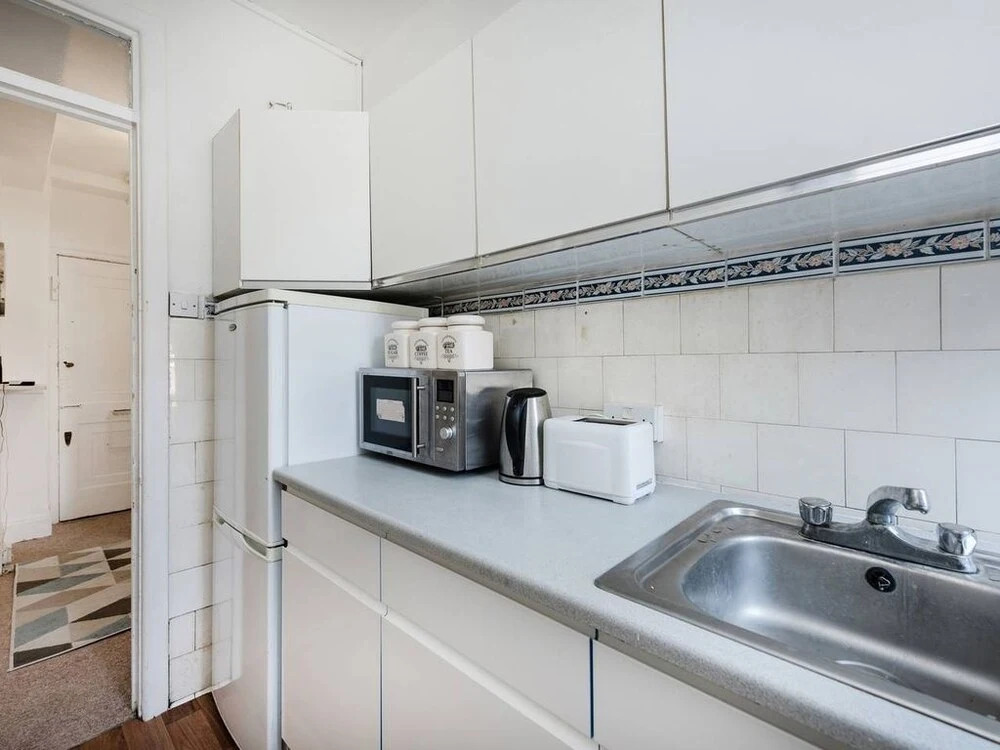 Spacious Apartment Near Hyde Park