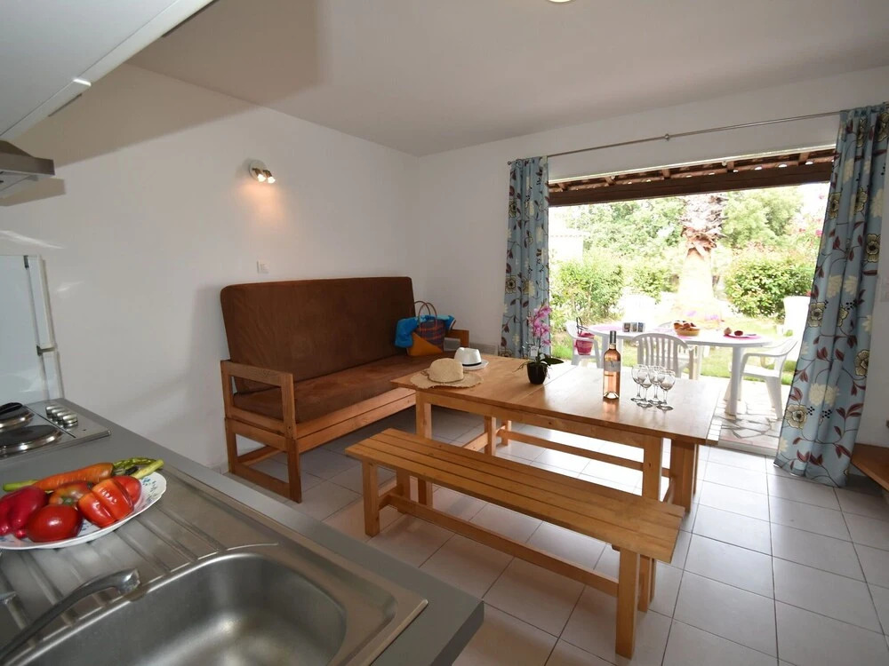 Well-kept Bungalow With Combi-microwave, Beach at 5 km