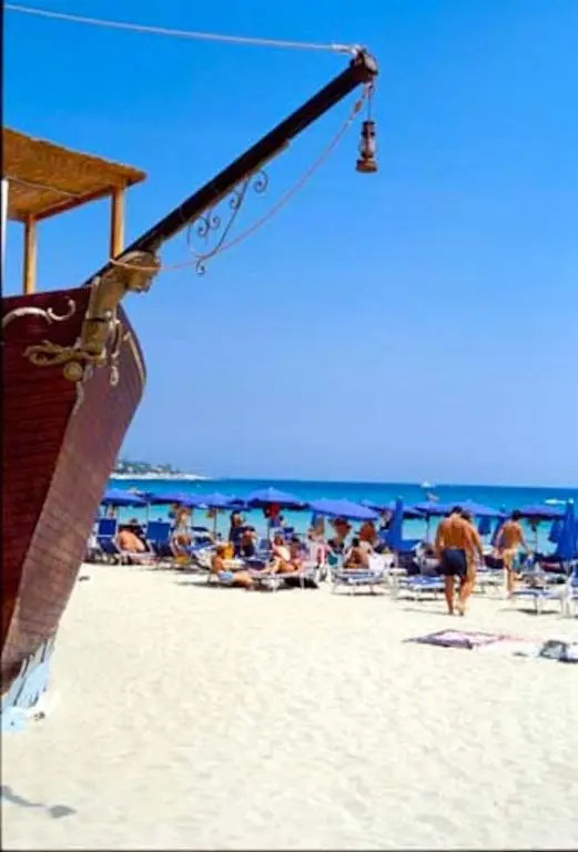 3 bedrooms villa at Fontane Bianche 200 m away from the beach with sea view private pool and enclosed garden