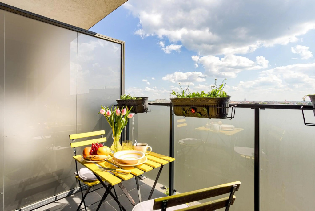 Ari Yellow Apartment